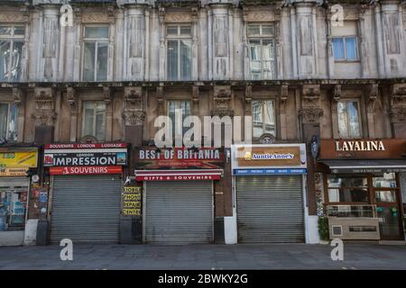 Leere Straßen des Leicester Square Bereich des West End in London während der Coronavirus Sperrbeschränkungen, wo Unternehmen nicht öffnen können, Großbritannien Stockfoto