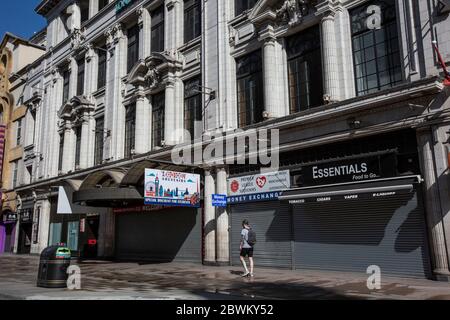 Leere Straßen von Covent Garden im West End in London während der Sperrbeschränkungen des Coronavirus, wo Unternehmen nicht öffnen können, Großbritannien Stockfoto