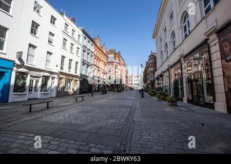 Leere Straßen von Covent Garden im West End in London während der Sperrbeschränkungen des Coronavirus, wo Unternehmen nicht öffnen können, Großbritannien Stockfoto