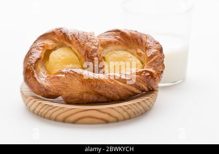 Ein Muji (Kuchen) ist, ein "Ast aus Mehl und Butter, gebacken, in dem Sahne oder süß, und Obst, sind normalerweise verpackt." Stockfoto