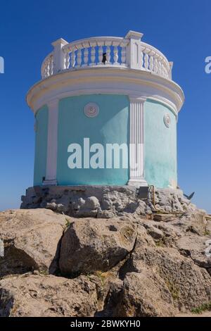 Kerch, Russland - 13. August 2019: Leuchtturm mit ewiger Flamme auf dem Berg Mithridates Stockfoto