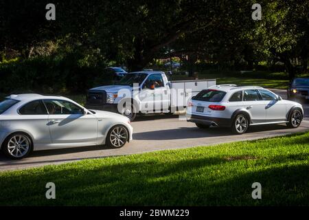 Verkehr in der Pelican Beach Gegend von Naples, Florida. Stockfoto