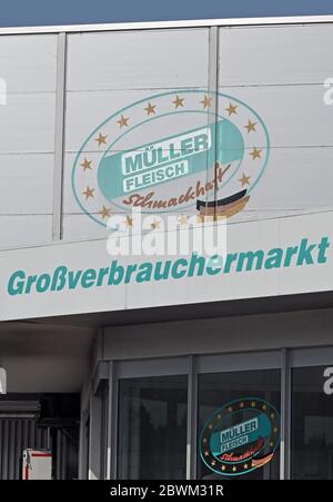 17. April 2020, Baden-Württemberg, Pforzheim: Außenansicht der Firma Müller Fleisch. Foto: Uli Deck/dpa Stockfoto