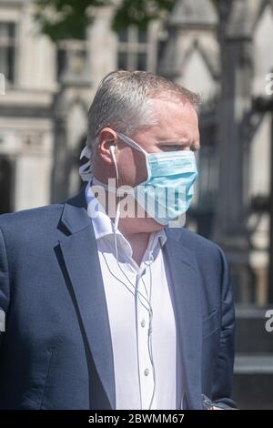 WESTMINSTER LONDON, GROSSBRITANNIEN. Juni 2020. Tony wuchs kommt im Parlament nach der Pause. Britische Parlamentsmitglieder kehren heute nach der Pause zurück, nachdem die Regierung die seit Ende April bestehenden virtuellen Verfahren, die ferngesteuerte Abstimmungen und virtuelle Debatten ermöglichten, abgeschafft hat. MPS sind besorgt über die gesundheitlichen Risiken während der Coronavirus-Krise und müssen sich möglicherweise bilden -lange Warteschlangen, um physische Distanzierungsregeln beim Abstimmen zu befolgen. Kredit: amer Ghazzal/Alamy Live News Stockfoto