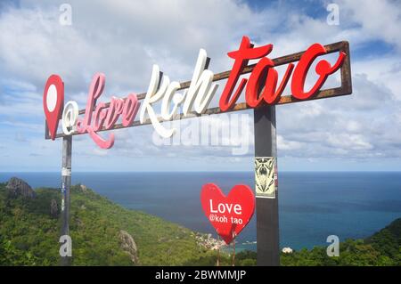 Ich liebe Koh Tao Aussichtspunkt mit Blick auf Tanote Bucht, Koh Tao, Thailand Stockfoto