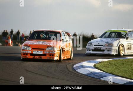 Opel Omega bei den DTM-Rennen 1991 im Donnington Park UK Stockfoto