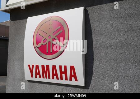Bordeaux , Aquitaine / Frankreich - 05 05 2020 : Yamaha Logo Schild auf Motorrad-Shop von Motorrädern und Boot Stockfoto