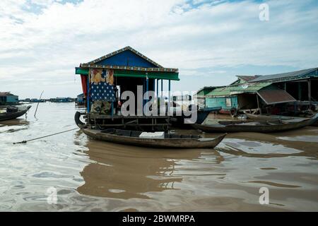 Schwimmende Dorf auf Tonlé SAP See, Kambodscha, Asien Stockfoto