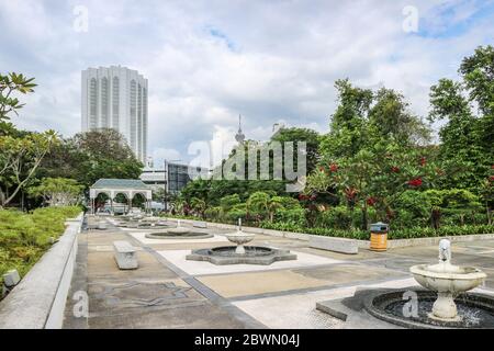 KUALA LUMPUR, MALAYSIA - 28. NOVEMBER 2019: Nationale Moschee Masjid Negara in Kuala Lumpur, Malaysia am Sommertag Stockfoto