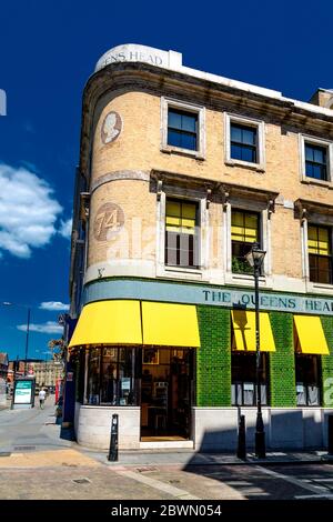 The Queens Head, früher ein Pub, der mit Jack the Ripper Victims verbunden war, jetzt Chris Dyson Architects Offices, restauriert in seinem 19. Jahrhundert Look, London, Großbritannien Stockfoto