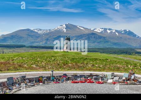 COMMANDO MEMORIAL SPEAN BRÜCKE FORT WILLIAM SCOTLAND UND PERSÖNLICHER MEMORIAL BEREICH MIT BLICK AUF BEN NEVIS UND AONACH MOR Stockfoto