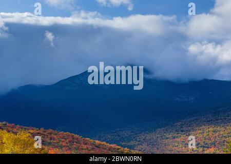 Mount Washington Valley - Pinkham Notch in Green's Grant, New Hampshire während der Herbstmonate. Die Landschaft im Mount Washington Valley ist spektakulär Stockfoto