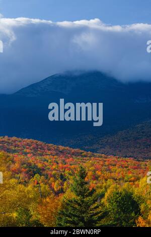 Mount Washington Valley - Pinkham Notch in Green's Grant, New Hampshire während der Herbstmonate. Die Landschaft im Mount Washington Valley ist spektakulär Stockfoto