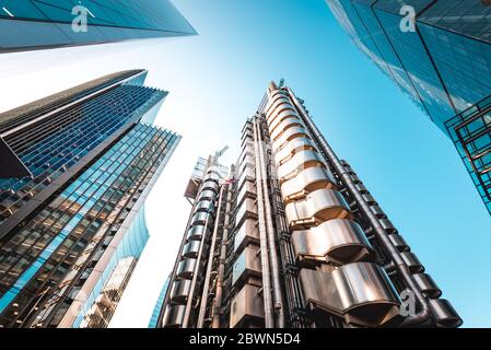 Moderne Firmengebäude und Wolkenkratzer in der City of London Stockfoto