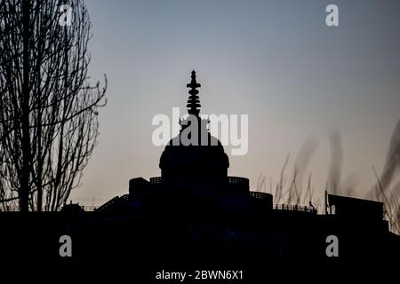 Shanti Stupa ist eine der alten und ältesten Stupas in Leh Stadt, Ladakh, Jammu & Kaschmir, Indien, Asien. Shanti Stupa ist der schweigendste Ort. Stockfoto