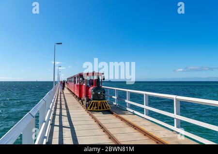 Der Touristenzug Stockton Preston Express auf Busselton Jetty, Busselton, Western Australia, Australien Stockfoto