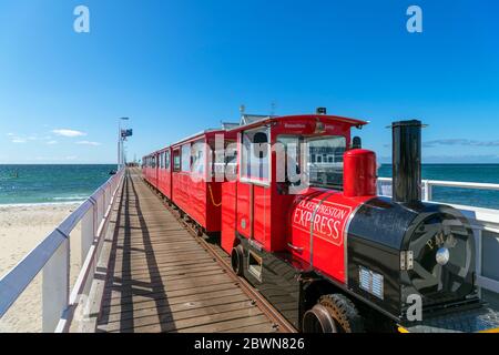 Der Touristenzug Stockton Preston Express auf Busselton Jetty, Busselton, Western Australia, Australien Stockfoto