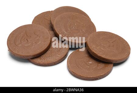 Stapel von Schokoladenmünzen auf Weiß isoliert. Stockfoto