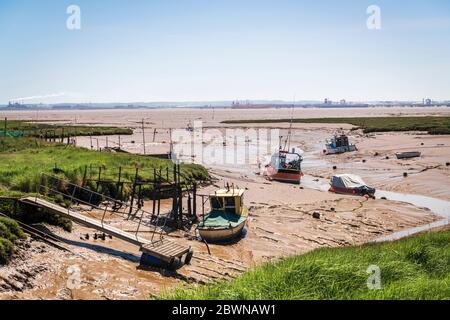 Ein Sommer, drei Bilder HDR von Stone Creek bei Ebbe. Ein Einlass am Fluss Humber im Osten, der von Yorkshire, England, reitet. 28 Mai 2020 Stockfoto