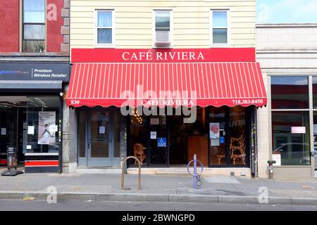 Cafe Riviera, 830 Manhattan Avenue, Brooklyn, New York. Foto einer polnischen Bäckerei im Stadtteil Greenpoint in New York Stockfoto