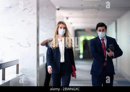 US-Senatorin Kelly Loeffler (Republikaner von Georgia) kommt am Dienstag, den 2. Juni 2020, zu einem Mittagessen auf dem Capitol Hill in Washington, DC, USA, an. Quelle: Stefani Reynolds/CNP/MediaPunch Stockfoto