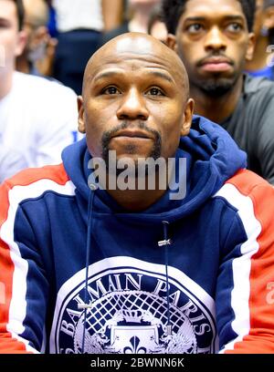 Durham, North Carolina, USA. Juni 2020. Der pensionierte Boxlegende FLOYD MAYWEATHER nimmt an einem Duke Männer Basketballspiel gegen N.C. Teil Sagen Sie am 16. Februar 2019 im Cameron Indoor Stadium in Durham, NC. Quelle: Ed Clemente/ZUMA Wire/Alamy Live News Stockfoto