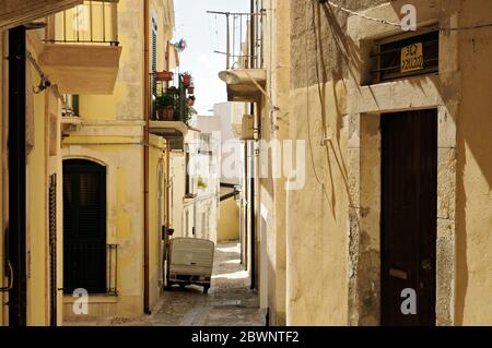 Schmale Straße von Noto in Sizilien, Italien Stockfoto