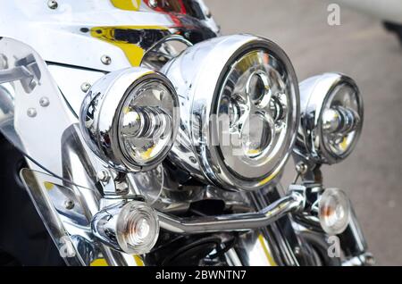 CHEREPOVETS, RUSSLAND - 05. Mai 2018: Nahaufnahme des Vintage Motorrad-Scheinwerfers Stockfoto