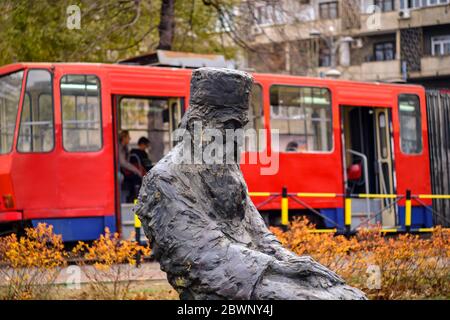 Belgrad / Serbien - 21. Dezember 2019: Statue des serbischen Patriarchen Pavle, des 44. Patriarchen der Serbisch-Orthodoxen Kirche, im Tasmajdan Park bei St. Stockfoto