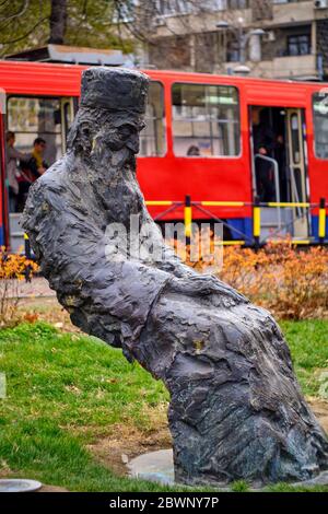 Belgrad / Serbien - 21. Dezember 2019: Statue des serbischen Patriarchen Pavle, des 44. Patriarchen der Serbisch-Orthodoxen Kirche, im Tasmajdan Park bei St. Stockfoto