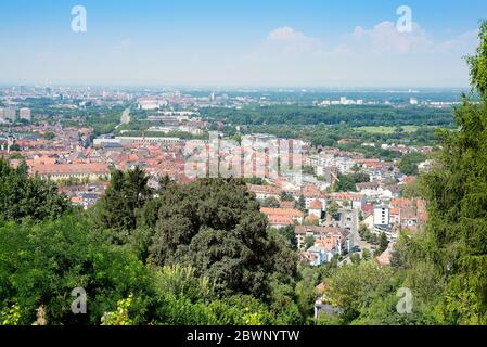 Herrlicher Blick auf Karlsruhe vom Turmberg, Deutschland Stockfoto