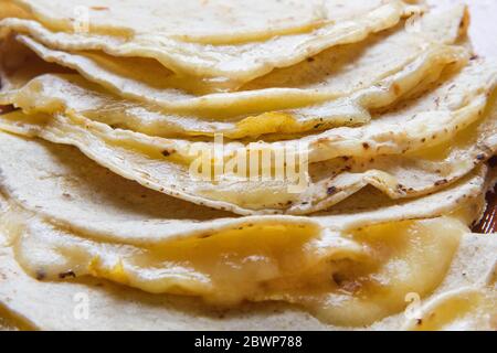 Traditionelle mexikanische Quesadilla aus nächster Nähe Stockfoto