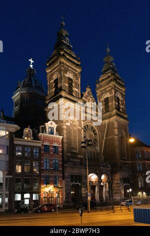 Basilika von Saint Nicholas Amsterdam, befindet sich im Old Centre Bezirk neben dem Hauptbahnhof. Stockfoto