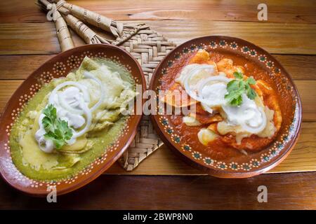 Mexikanische grüne und rote Enchiladas Stockfoto