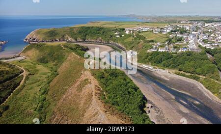 Luftaufnahme des Solva Hafens bei Ebbe. Solva Pembrokeshire Wales, Vereinigtes Königreich Stockfoto