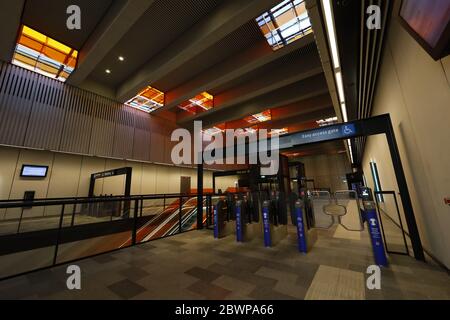 Soziale Abtrennung auf Sydney Metro Norwest Station Driverless Stockfoto