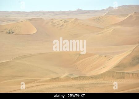 Sanddünen in der Wüste bei Huacachina, Peru Stockfoto