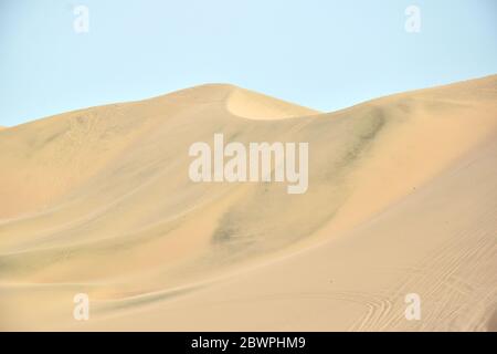 Sanddünen in der Wüste bei Huacachina, Peru Stockfoto