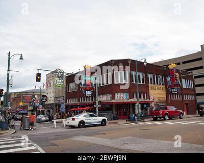 MEMPHIS, TENNESSEE - 22. JULI 2019: BB Kings Blues Club liegt an der Ecke Beale St. und S. Second St. an einem Sommertag, als Tourist Spaziergang, und ein Fi Stockfoto