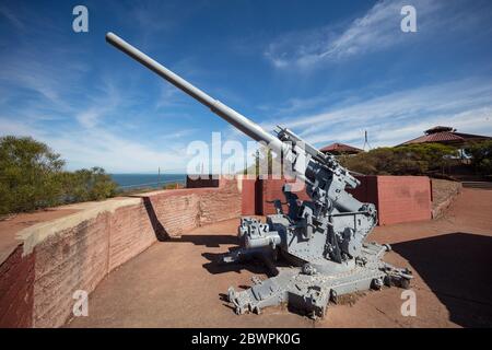 Whyalla South Australia 17. November 2019: Frontansicht der Ära des Zweiten Weltkriegs 3.7 Zoll Anti-Flugzeug-Gewehr auf Hummock Hill in Whyalla montiert Stockfoto