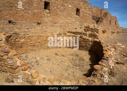 NM00401-00...NEW MEXICO - EINE Kiva in Pueblo del Arroyo im Chaco Culture National Historical Park; ein Weltkulturerbe. Stockfoto