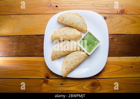 Authentische mexikanische Tacos 'dorados' Stockfoto