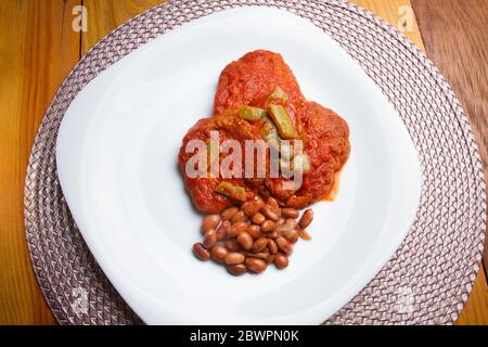 Authentische mexikanische Garnelen Tortitas mit Nopales Kaktus Stockfoto