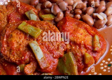 Authentische mexikanische Garnelen Tortitas mit Nopales Kaktus Stockfoto