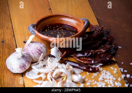 Mexikanische Sauce: Macha mit Öl Stockfoto