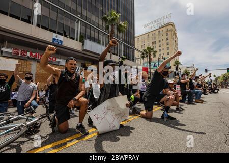 Hollywood, USA. Juni 2020. Ein großer Protest auf Hollywood Blvd. Zur Unterstützung von George Floyd, der von Minneapolis Police Department getötet wurde. 2/2020 Hollywood, CA USA (Foto: Ted Soqui/SIPA USA) Quelle: SIPA USA/Alamy Live News Stockfoto