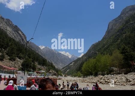 Schöne Landschaftsansicht von Bergen und Tal von gangotri, uttarakhand, indien. Stockfoto