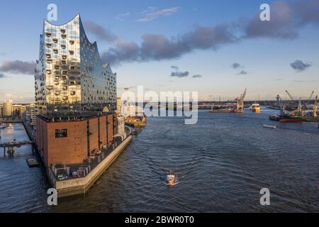 Die Elbphilharmonie ist ein Konzertsaal in der Hafencity Viertel und ein neues Wahrzeichen in Hamburg Stockfoto