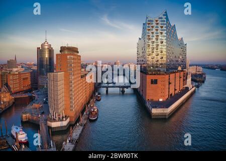 Die Elbphilharmonie ist ein Konzertsaal in der Hafencity Viertel und ein neues Wahrzeichen in Hamburg Stockfoto