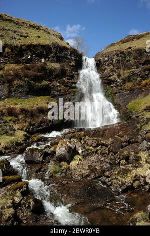 Zweiter großer Wasserfall (ca. 25 Fuß) auf Nant y Llyn. Stockfoto